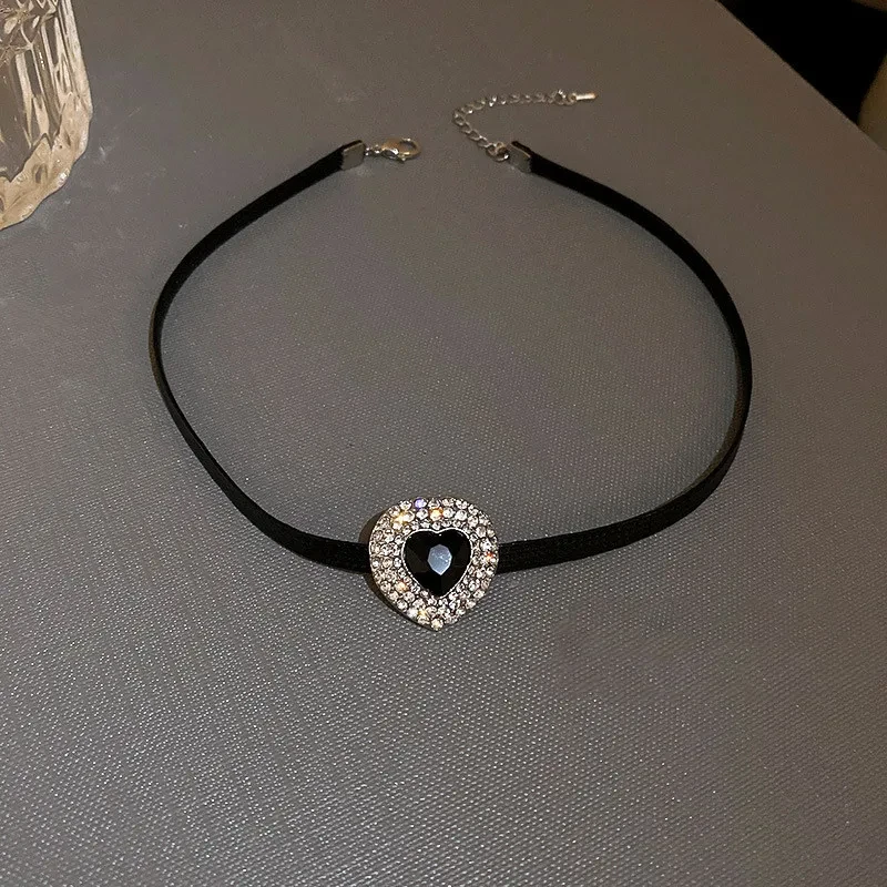 Women's Personality Temperament Diamond Love Necklace