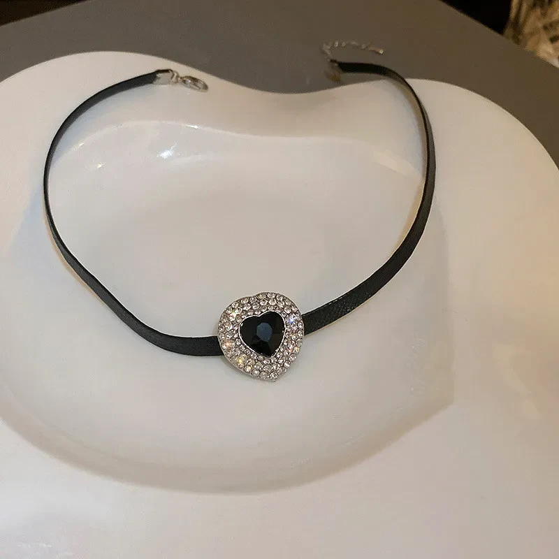 Women's Personality Temperament Diamond Love Necklace