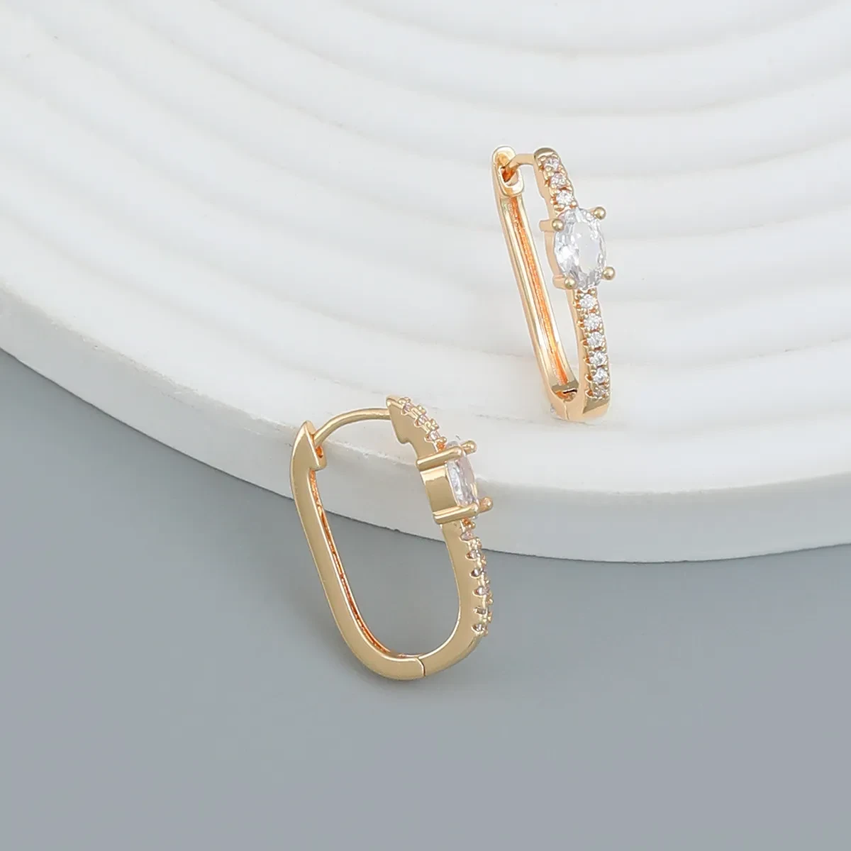 Exquisite Small Oval Alloy Micro-inlaid Ear Clip