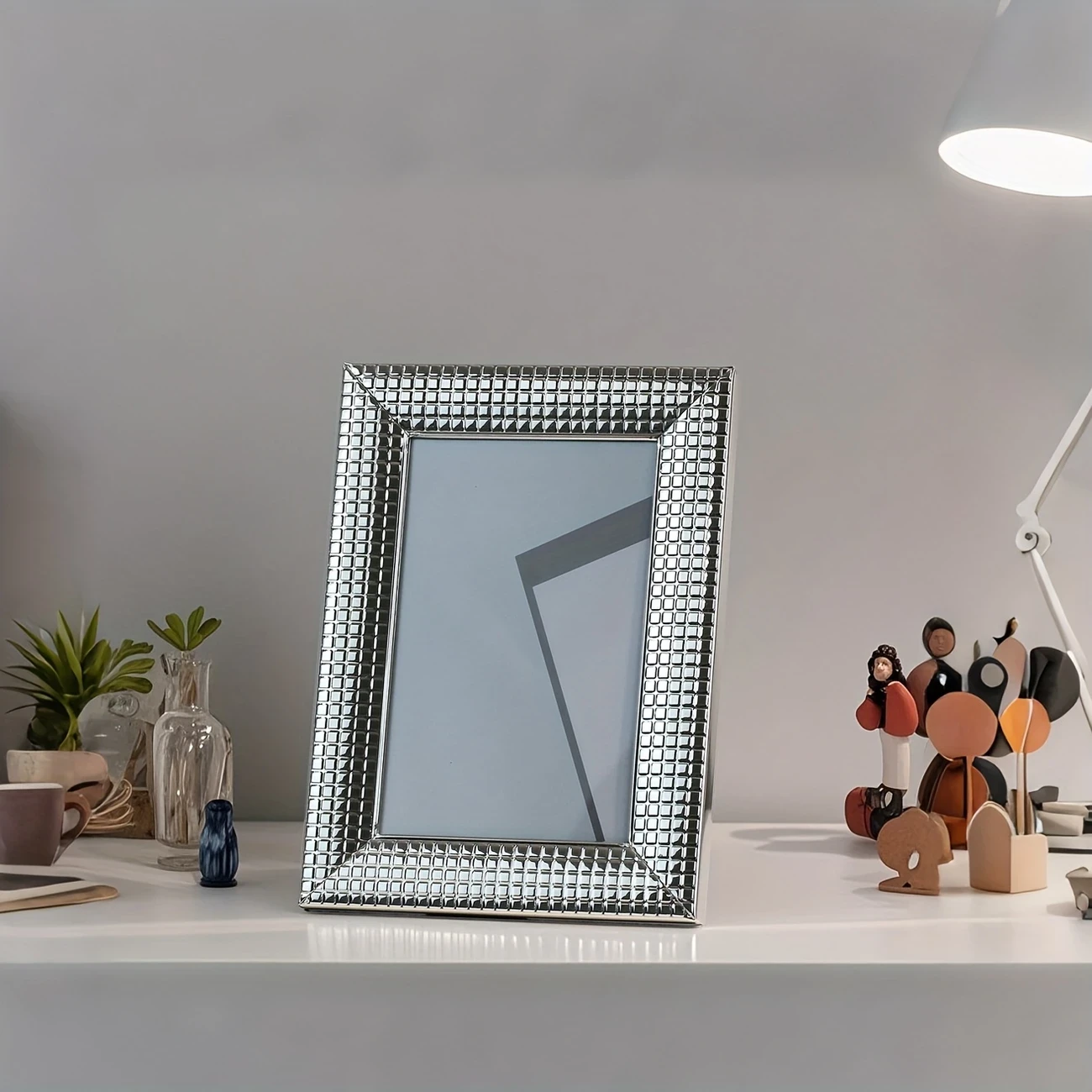 6-inch 7-inch Silvery Metal Iron Art Picture Frame with Glass Grid  Creative Design, Standing or Portrait, Ideal for Signature Photos, Art Photos, Commemorative Photos, Holiday Gifts