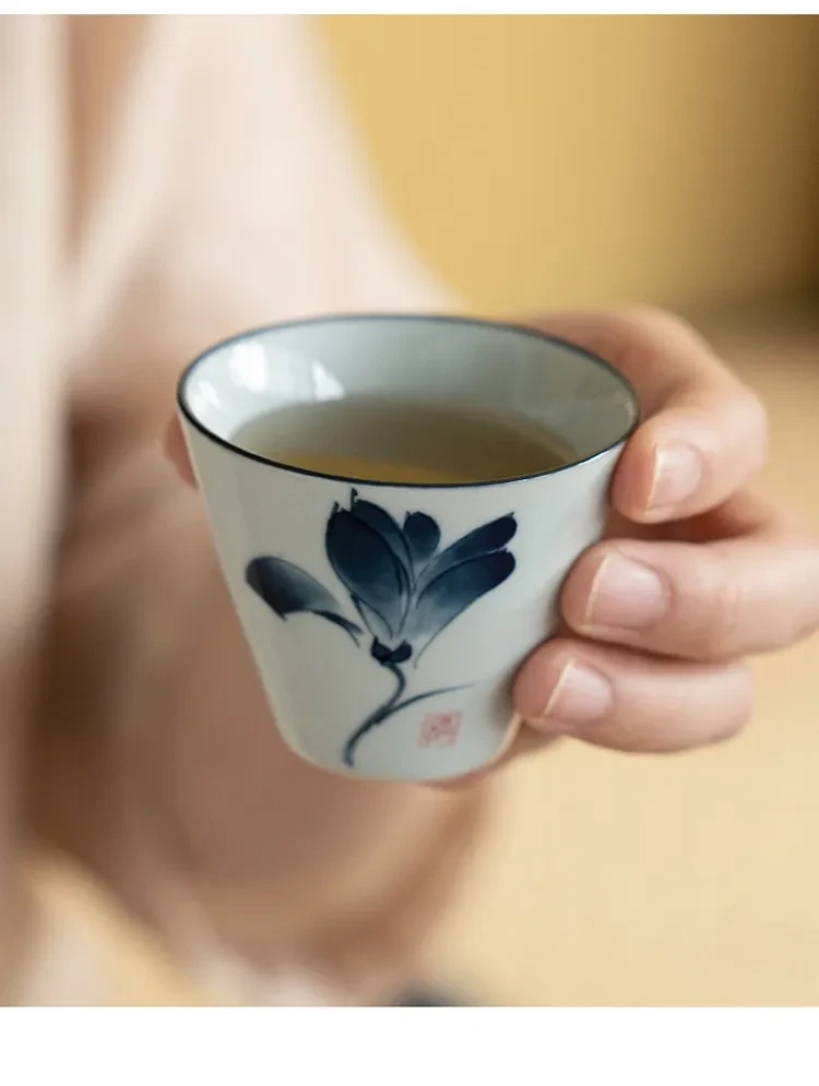 Hand Painted Fake Antique Blue And White Small Teacup Porcelain Tea Tasting Cup