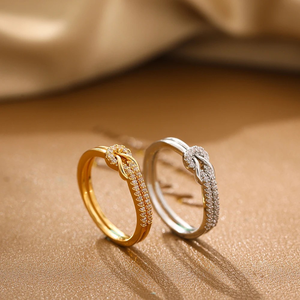 Simple Bilayer Geometric Knot Couple Rings